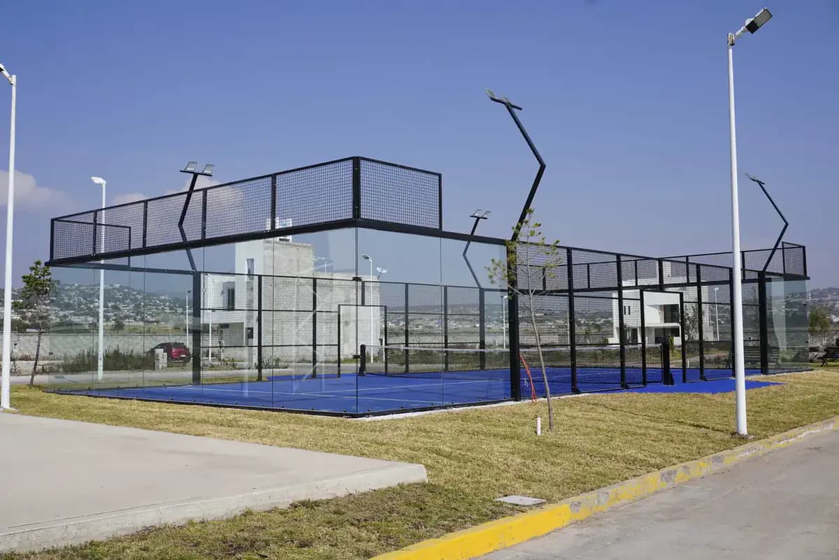 Cancha de pádel y usos múltiples