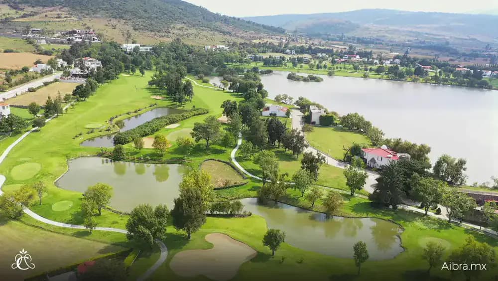 Vista aérea de Cantalagua Residencial en Contepec, Michoacán