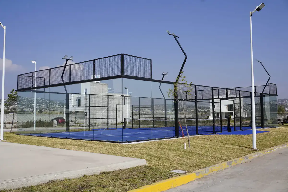 Cancha de pádel y usos múltiples